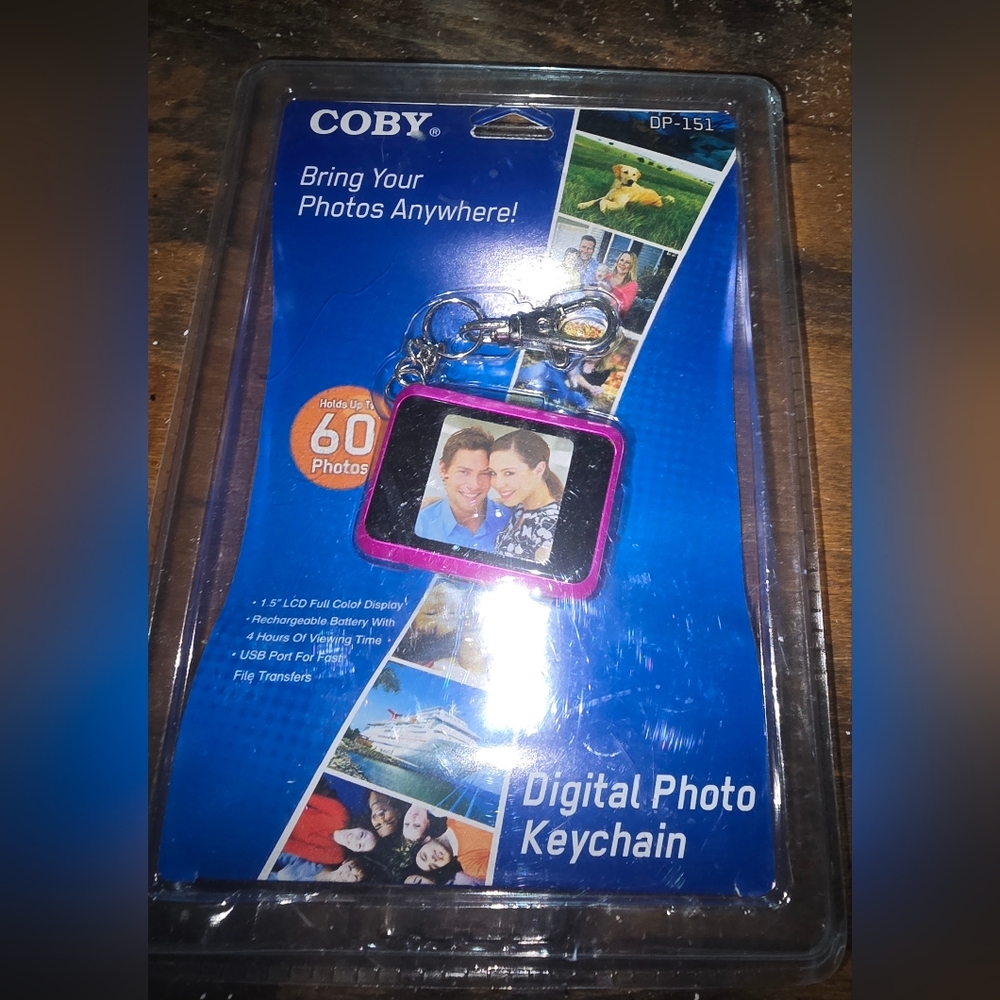 Coby Digital Photo Keychain with Pink Frame